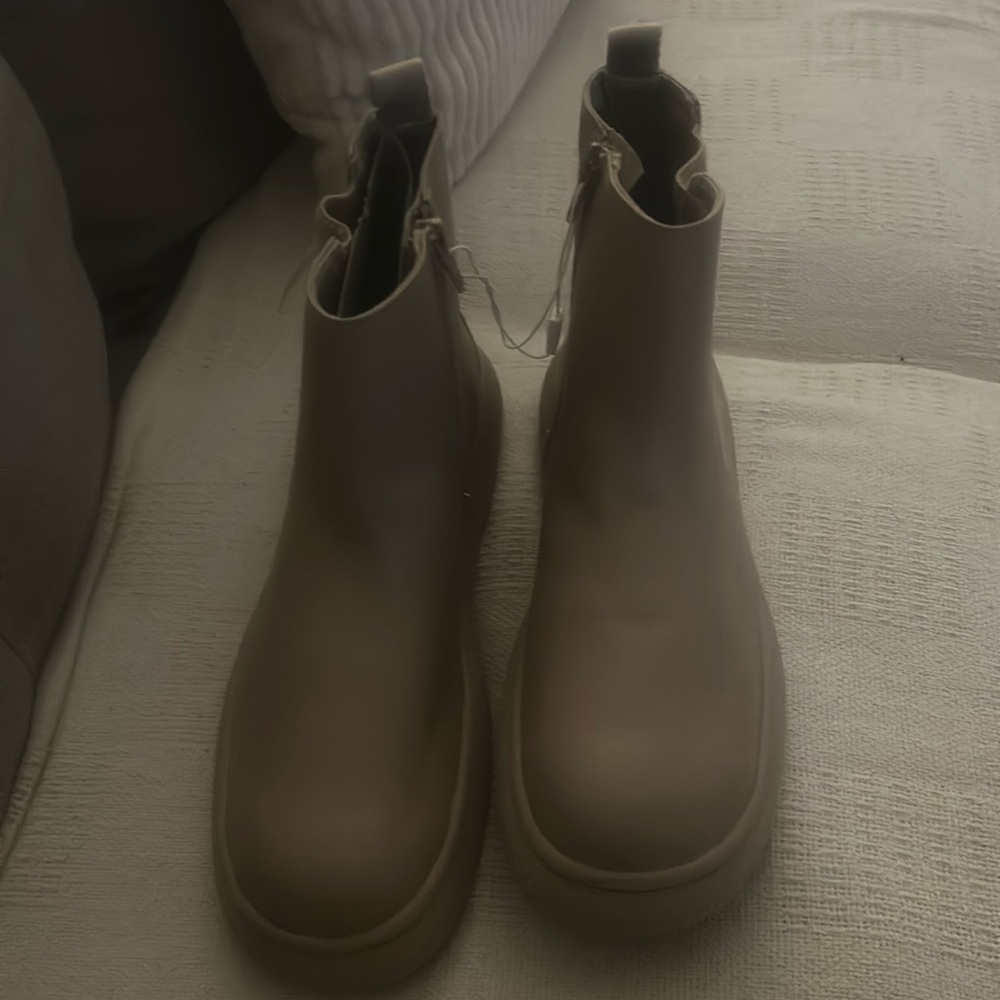 GIRLS ZARA BOOTS❤️